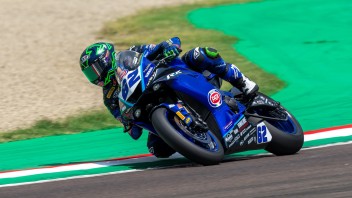 SBK: Manzi tira giù Caricasulo e vince Gara 1 Misano, 3° Bulega