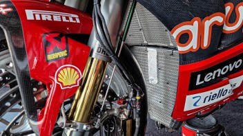 SBK: Aragon: Bautista sports a MotoGP-style fork on the Ducati V4!