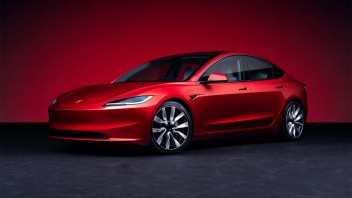 Auto - News: Tesla Model 3: arriva il restyling della berlina elettrica più discussa di sempre 