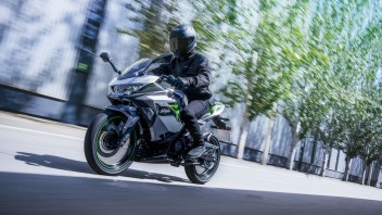 Moto - News: Kawasaki Z e-1 e Ninja e-1: "Go with Green Power"