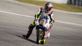 Moto3: Catalunya: Veijer svetta nella FP3, Holgado in Q1