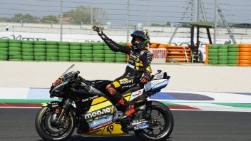 MotoGP: Bezzecchi: "Datemi una mano, mettete pressione a Bagnaia!"