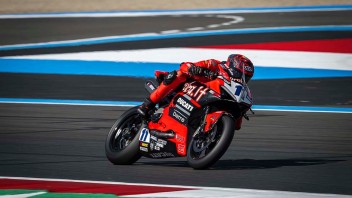 SBK: Debise ci prova, ma Gara 2 a Magny-Cours è di Bulega. 3° Manzi  