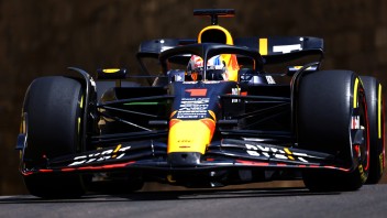 Auto - News: F1, Verstappen fa sue le libere di Baku precedendo di un soffio Leclerc