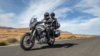 Moto - News: Moto Guzzi Stelvio: ecco le prime immagini ufficiali dell'enduro stradale