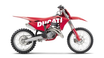 Moto - News: Ducati sfida KTM (e Triumph) nel cross: Cairoli sarà ambassador