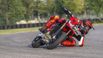 Moto - News: Ducati World Première 2024: Hypermotard 698 Mono, la più potente al mondo!