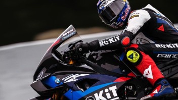 SBK: Toprak sfreccia a tutto gas con la BMW a Valencia