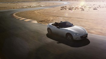 Auto - News: Mazda MX-5 2024: come si rinnova la roadster più venduta del mondo