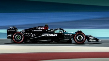 Auto - News: F1: il venerdì in Bahrain si chiude nel segno di Hamilton e della Mercedes