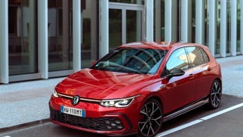 Auto - News: Volkswagen Golf GTI MT Ultimate, la serie limitata di addio al cambio manuale