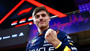 Auto - News: Verstappen festeggia in Bahrain: "Mi sentivo tutt'uno con la macchina"