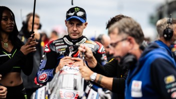 SBK: Rea in Ospedale: frattura al pollice e ferite profonde dopo la caduta