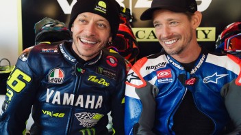 MotoGP: VIDEO - Rossi accoglie Stoner: "Signori, ecco Casey al Ranch!"
