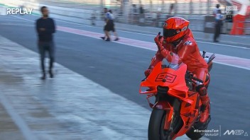 MotoGP: Marquez fa il dito medio al box Gresini: ma è un messaggio di amore!