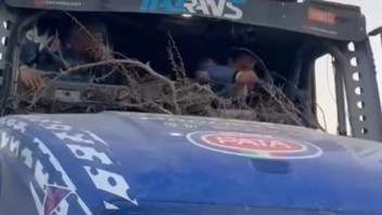 Dakar: Inizio col botto per Petrucci alla Dakar: ecco com'è ridotto l’Iveco