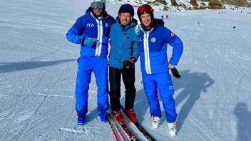 MotoGP: Da Espargaro ciclista, a Biaggi maestro di sci: questo è amore per lo sport