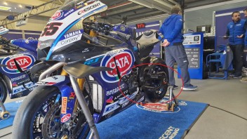 SBK: Yamaha sfoggia un nuovo forcellone per Rea e Locatelli a Jerez