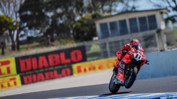 SBK: Toprak picchia duro, Bulega e Ducati da paura a Phillip Island