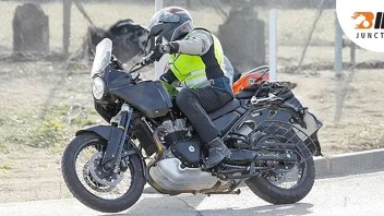Moto - News: Royal Enfield Himalayan 750: la crossover è quasi pronta