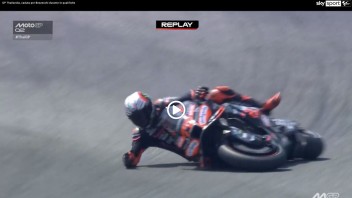 MotoGP: VIDEO - La caduta di Bezzecchi in Q2 a Buriram: solo uno spavento, rider ok