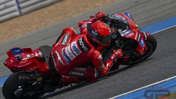 MotoGP: Marc Marquez ineluttabile: domina la Sprint a Buriram, 2° Alex, 3° Bagnaia