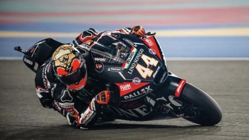 Moto2: Canet si prende il Qatar e la testa del Mondiale. Cade Dixon. 2° Deniz Oncu