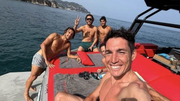 MotoGP: Aleix Espargaro & Jorge Martin, festa in barca e vino tinto...da 340 €!