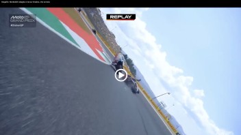 MotoGP: VIDEO - Morbidelli forza troppo e stende Vinales incassando un long lap