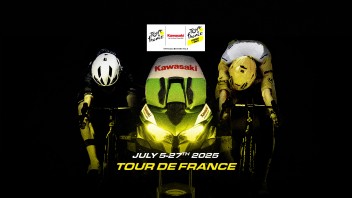 Moto - News: Tour de France 2025: Kawasaki Versys 1100 “in corsa” con il grande ciclismo