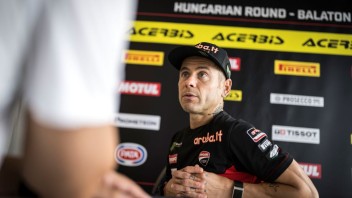 SBK: Bautista: “Marquez sta vincendo tutto, come facevo io, ma non l’hanno penalizzato”