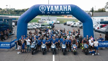 SBK: R1 Blu Days: MotoXRacing celebra a Vallelunga un decennio di attività con la R1