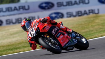 SBK: Bulega comanda le FP2 a Donington seguito da Petrucci, 4° Toprak