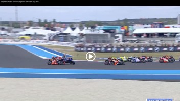 MotoGP: VIDEO - Quartararo fa strike al via su Bastianini: long lap per Fabio