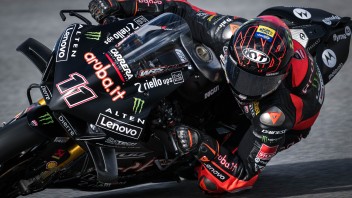 SBK: Bulega e Bautista con la nuova Ducati V4 sfidano Toprak nei test di Aragon