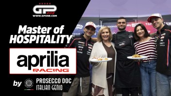 MotoGP: Master of Hospitality: le mamme scendono in pista per aiutare Bezzecchi e Martin