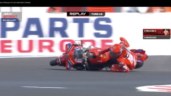MotoGP: VIDEO - La caduta di Marc Marquez ci ha privato del duello con Bezzecchi