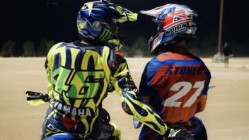 News: Dopo i kart, il flat track: Stoner e Rossi derapano insieme al Ranch