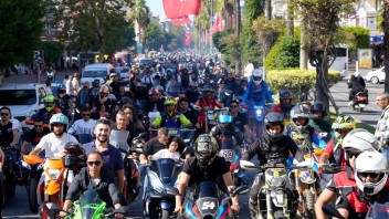 SBK: Alanya presa d’assalto: in migliaia per festeggiare il titolo di Toprak