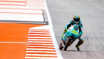 Moto3: Adrian Fernandez da record conquista la pole a Valencia, Almansa 2°