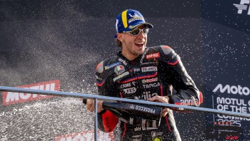 MotoGP: Bezzecchi: "La proposta di matrimonio? Ho vinto una scommessa con Rivola"