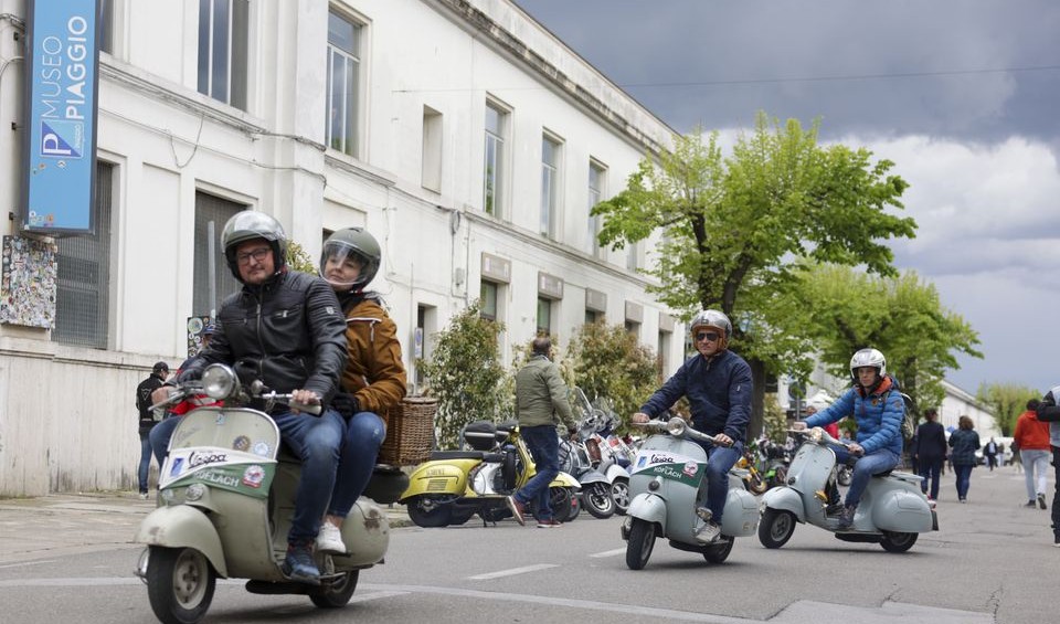 Moto - Scooter: Vespa World Days 2024: in arrivo migliaia di vespisti a Pontedera