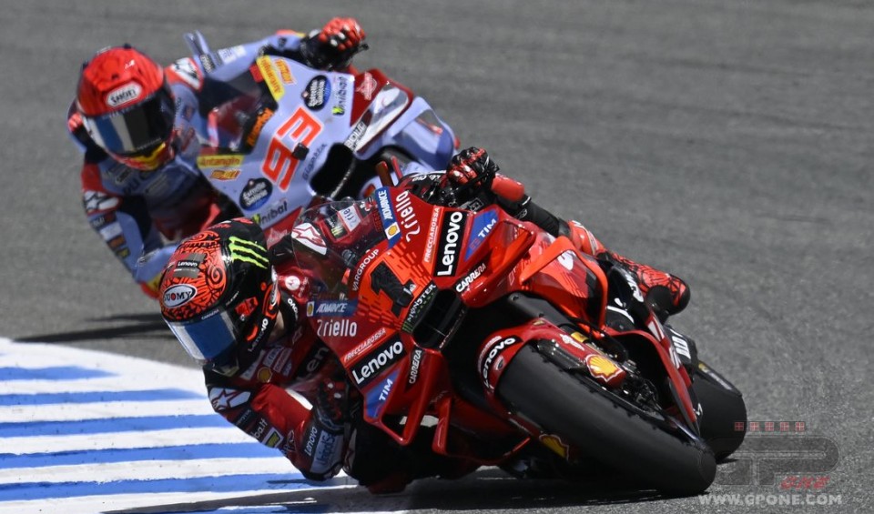 MotoGP: Bagnaia: "Quando lotti contro Marquez devi tenere i gomiti larghi"