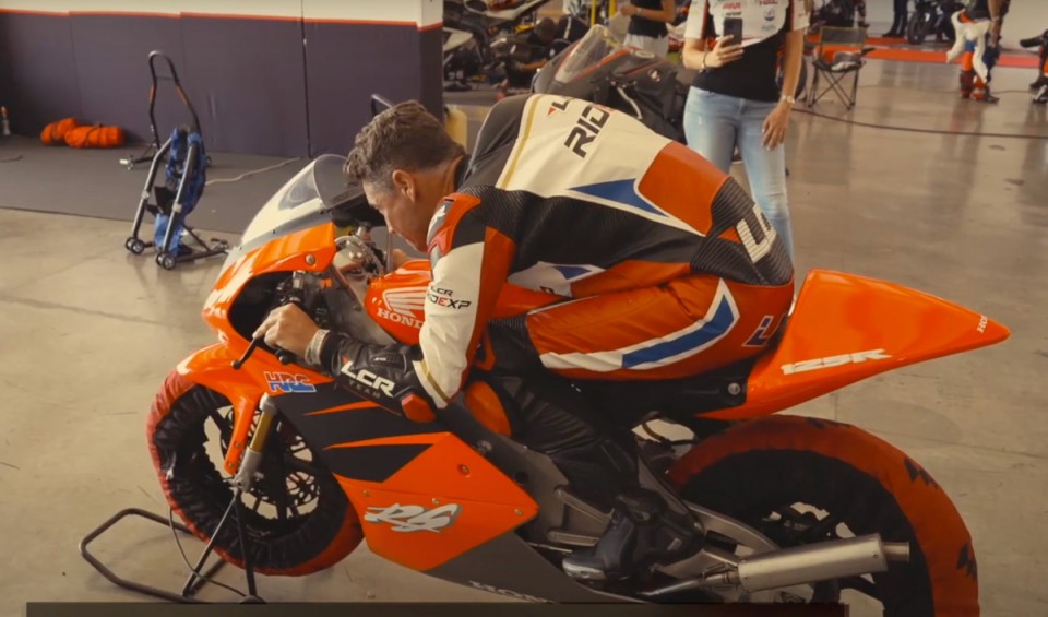 MotoGP: VIDEO - La macchina del tempo: Cecchinello sulla sua Honda 125 dopo 20 anni