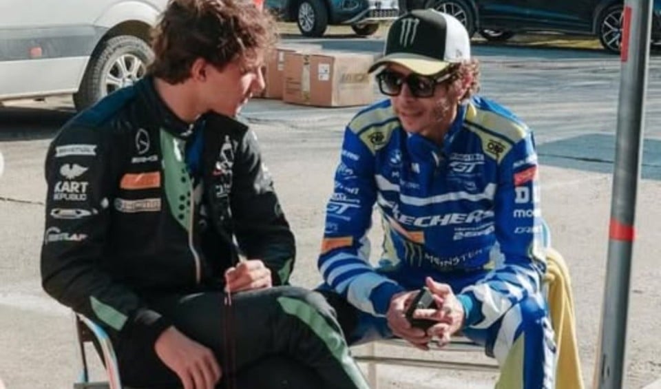 Auto - News: Valentino Rossi incontra Andrea Antonelli ed è subito sfida sui kart