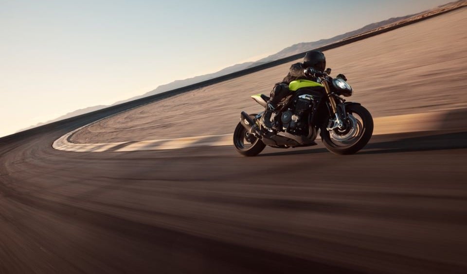 Moto - News: Triumph Speed Triple 1200 RX: solo 1.200 moto, massima esclusività!