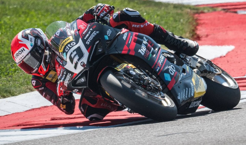 SBK: Petrucci: "Continuano a penalizzare le Ducati, ma la moto non si guida da sola"