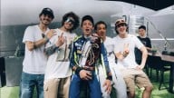 Auto - News: Valentino Rossi vince a Misano e festeggia con i piloti dell'Academy