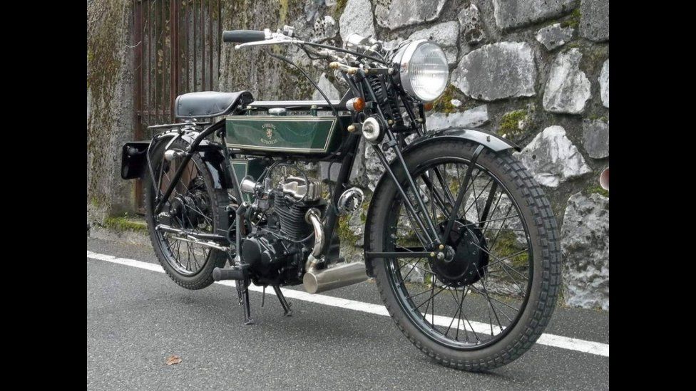 Moto - News: The Black Douglas Sterling: il ritorno delle sottocanna