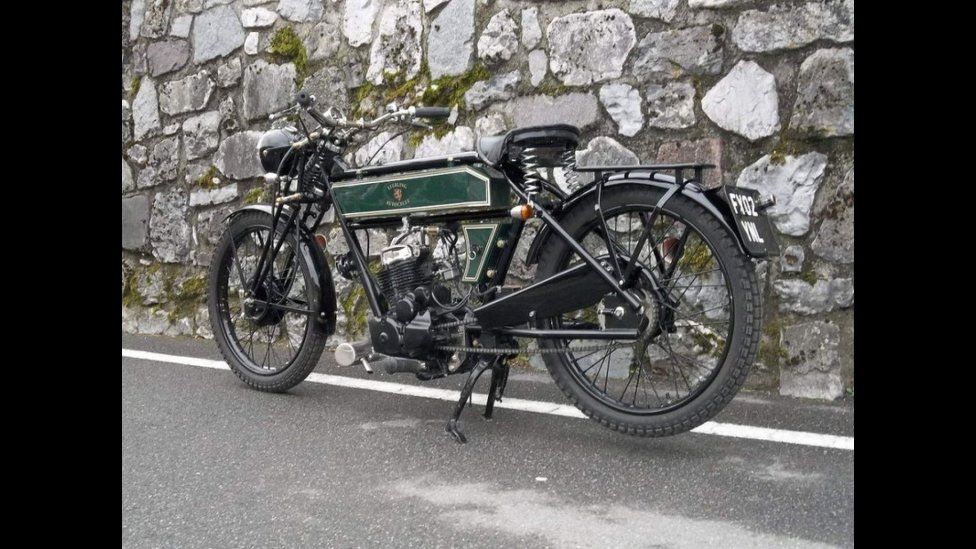Moto - News: The Black Douglas Sterling: il ritorno delle sottocanna